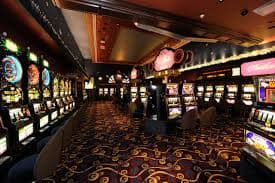 rd73 Live Casino dealer ကတ်ဖြန့်နေသော live streaming မြင်ကွင်း